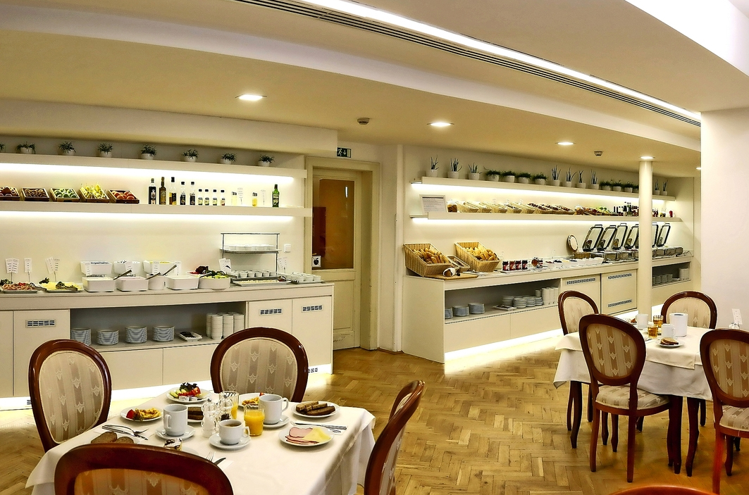 Astoria Hotel Medical Sparestaurant1